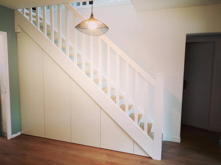 Aménagement sur mesure avec portes en touche-lache