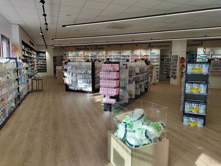 Vue d'ensemble du mobilier de la pharmacie