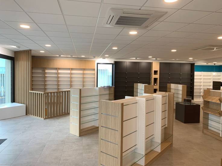 Fabrication de mobilier de pharmacie sur mesure en Bretagne